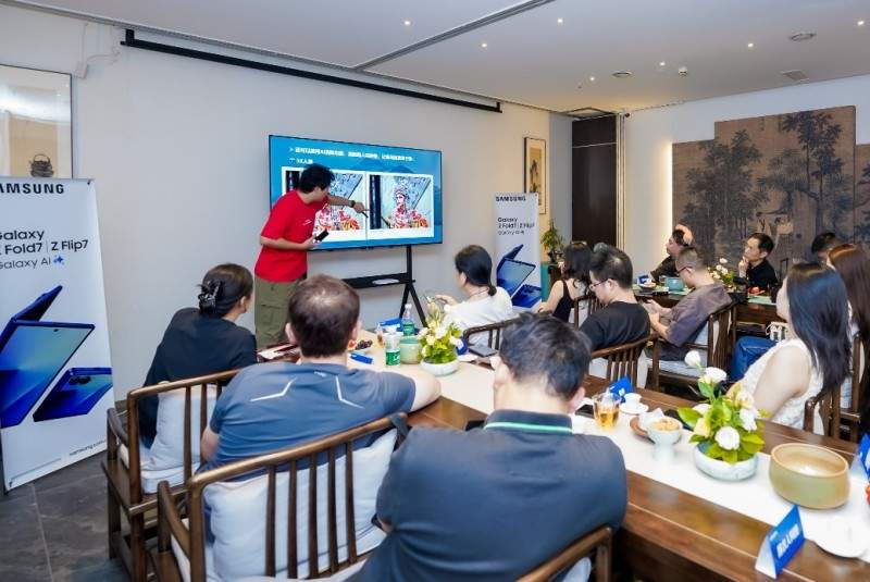 折叠屏手机拍摄功能拓展 影像体验新高度