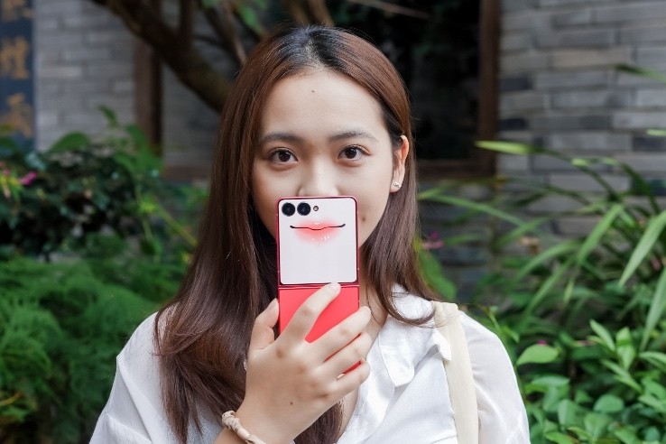 折叠屏手机拍摄功能拓展 影像体验新高度