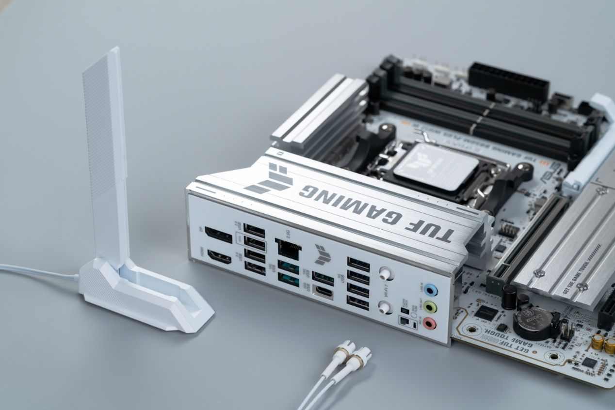 战力“7”飞 华硕B850重炮手二代主板明日登场