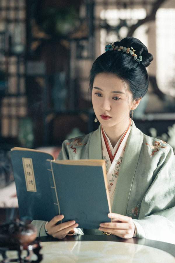 许龄月新剧《锦绣芳华》热播 解锁温婉贵女新形象