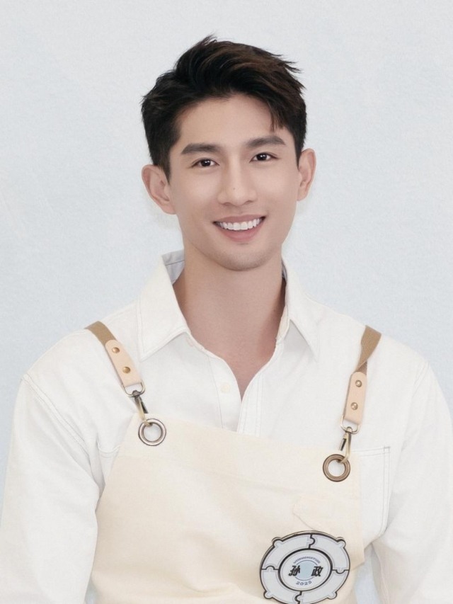 新加坡演员孙政双线出击！《微笑一号店》展暖男本色《临江仙》塑冷酷龙渊