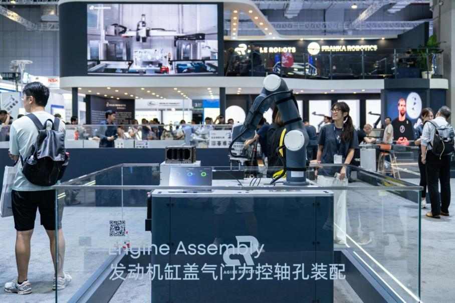 展会现场 | 思灵机器人（Agile Robots）亮相第二十五届工博会，等您聊技术，对方案！