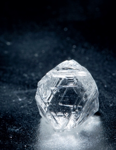 戴比尔斯看货会：小颗粒天然钻石供大于求，行业变局将至