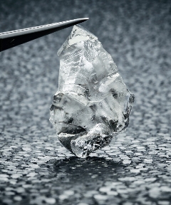 戴比尔斯看货会：小颗粒天然钻石供大于求，行业变局将至