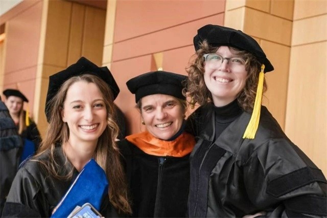 好奇心驱动科研，青年思维培养关键