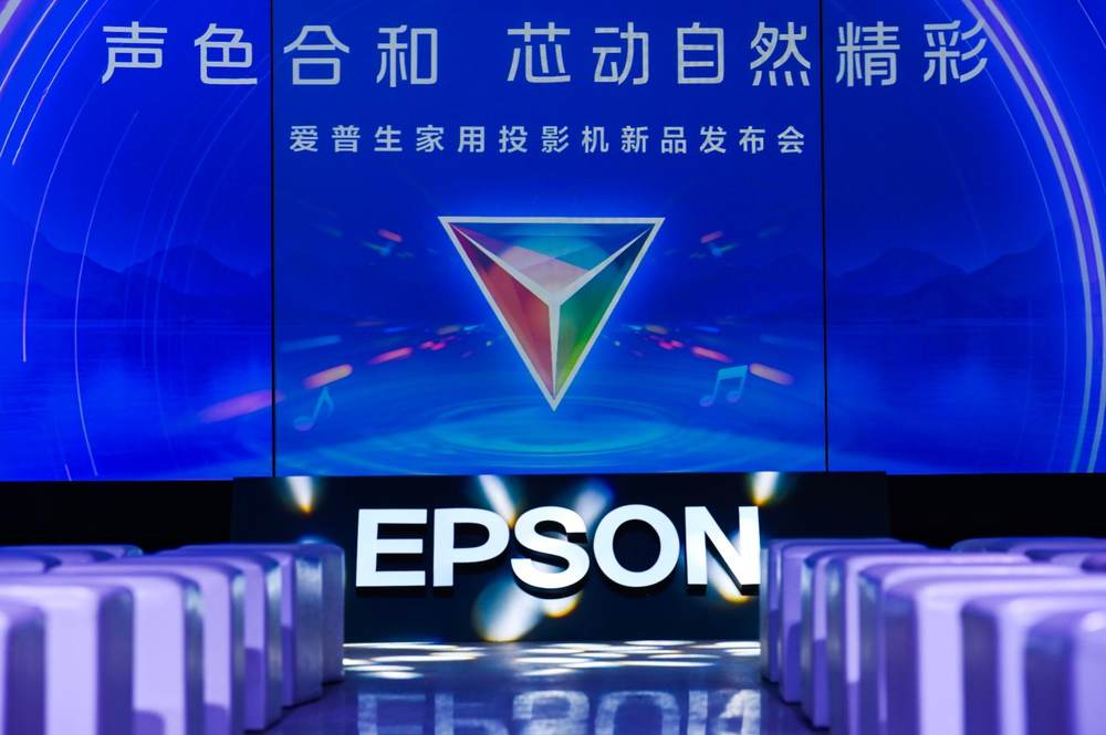三芯三色全彩引擎引领自然视听革新 沉浸式家庭影音体验升级