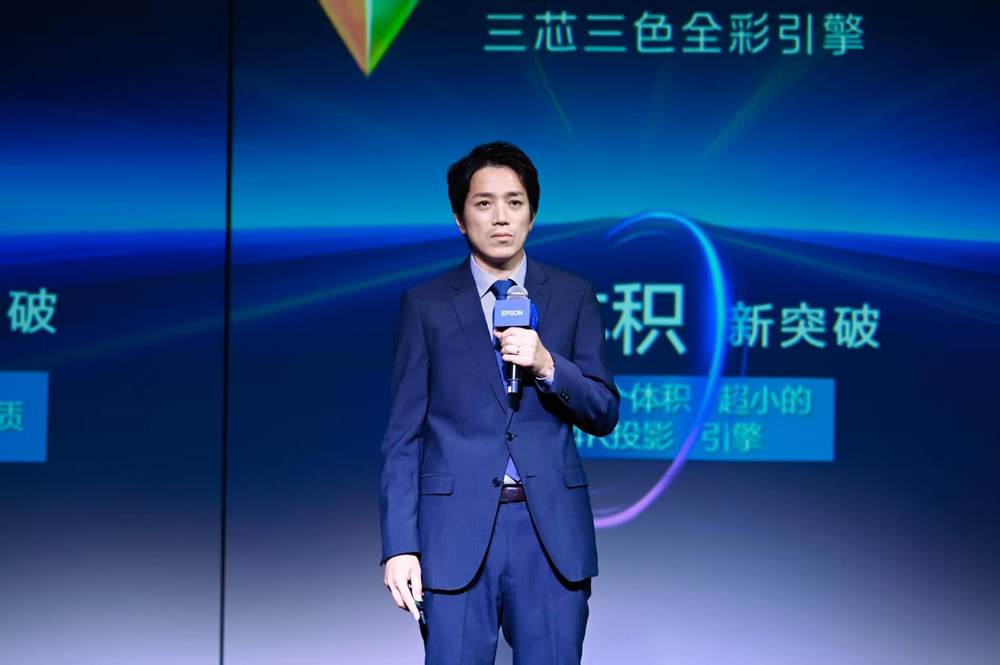 三芯三色全彩引擎引领自然视听革新 沉浸式家庭影音体验升级