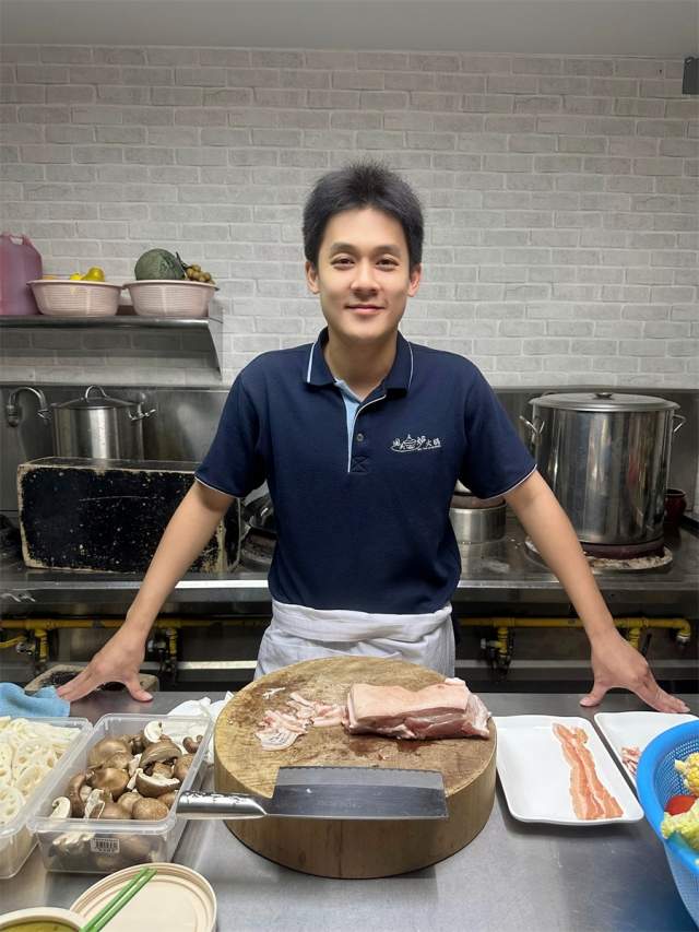 火锅人生百态许瑞奇演绎小人物救赎之路 火锅人生百态许瑞奇演绎小人物救赎之路