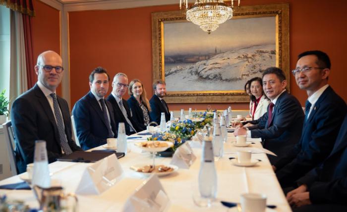 中瑞经贸合作迎来新篇章，双方共商绿色转型与市场开放