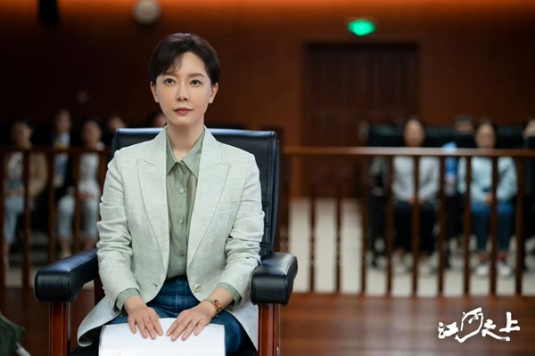 陈数新剧角色反差魅力解析，演绎环保女侠与柔情学者