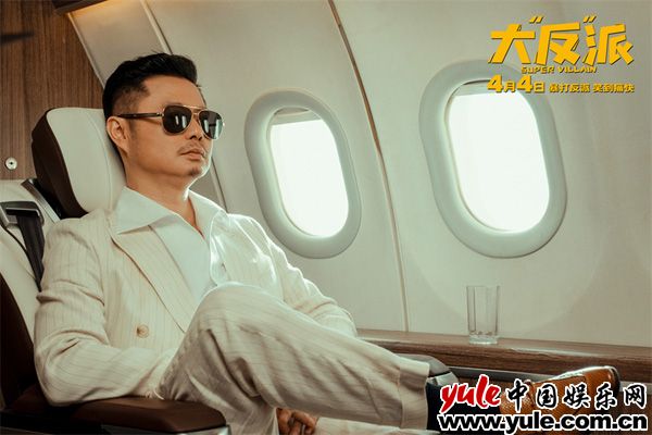 失忆小演员乌龙逆袭，爆笑反派血脉觉醒记