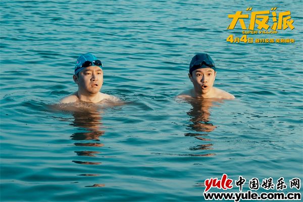 失忆小演员乌龙逆袭，爆笑反派血脉觉醒记