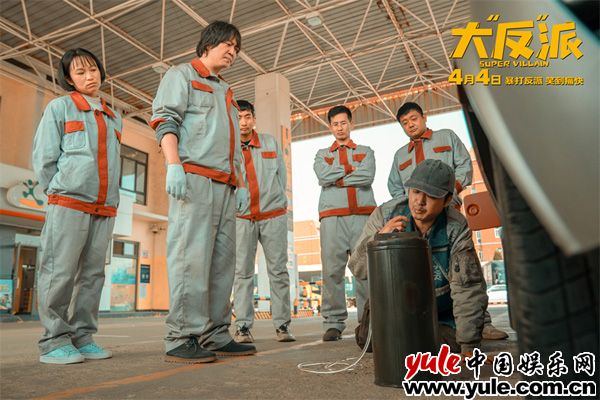 失忆小演员乌龙逆袭，爆笑反派血脉觉醒记