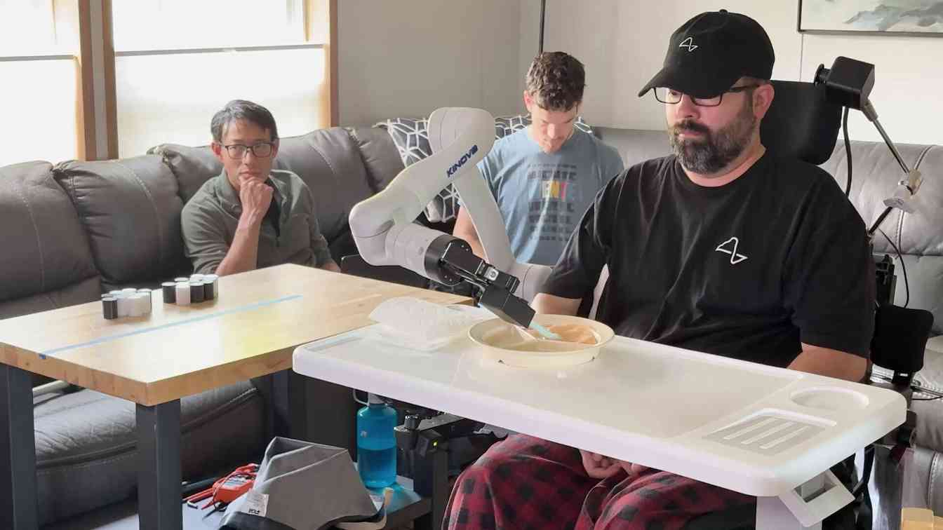 AI智能体与机器人技术突破，通用人工智能迈向新阶段