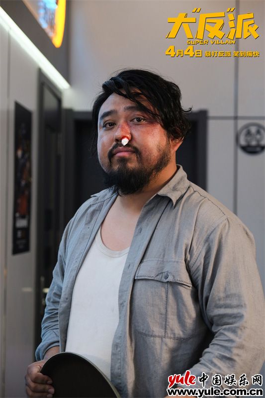 失忆小演员乌龙逆袭，爆笑反派血脉觉醒记