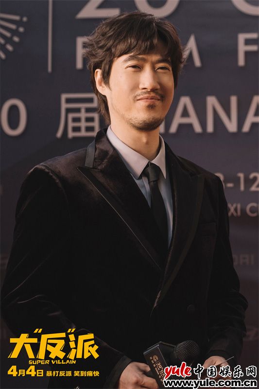 失忆小演员乌龙逆袭，爆笑反派血脉觉醒记