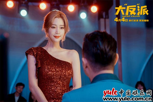 失忆小演员乌龙逆袭，爆笑反派血脉觉醒记