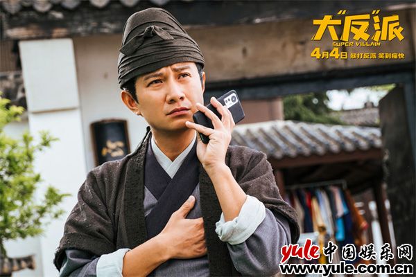 失忆小演员乌龙逆袭，爆笑反派血脉觉醒记