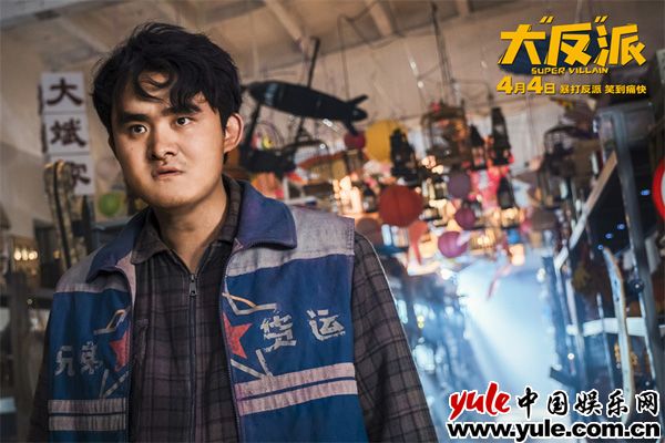 失忆小演员乌龙逆袭，爆笑反派血脉觉醒记