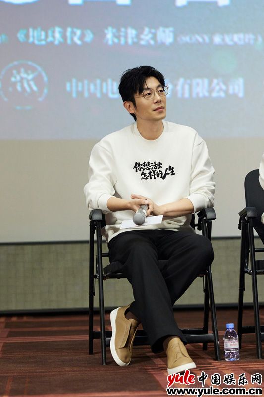 朱亚文配音宫崎骏告别之作 演绎奇幻世界父子与鹦鹉大王